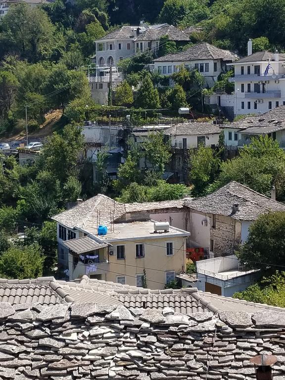 Lori'S Traditional House Gjirokastër Exteriör bild